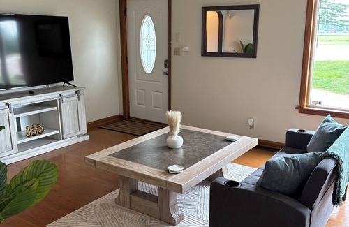 Scottville House | Fall Color Tour Base w/Trailer Parking & Outdoor Adventure Nearby