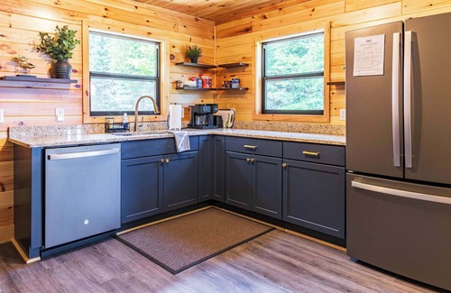 Paradise Cabin | Fall Colors & Cozy Nights on Lake Superior