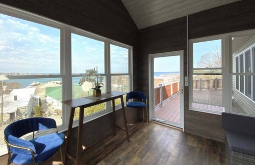 St Ignace Cabin | Fall Colors Getaway | Walk to Downtown & Ferry
