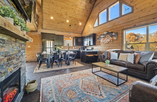 Sevierville Cabin | Fall Colors Outside Pool, Tub, Games & Dogs OK