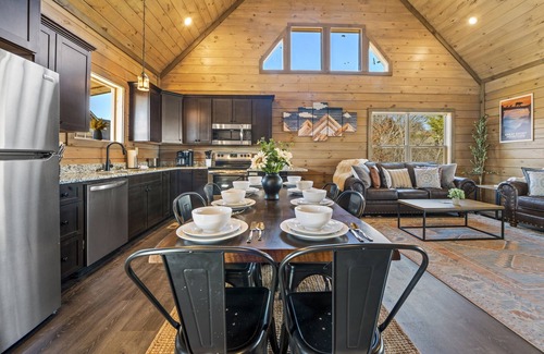Sevierville Cabin | Fall Colors Outside Pool, Tub, Games & Dogs OK