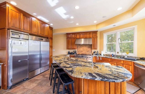 Bentonville House | Fall Colors~Spacious~Hot Tub~Riverfront~Hiking
