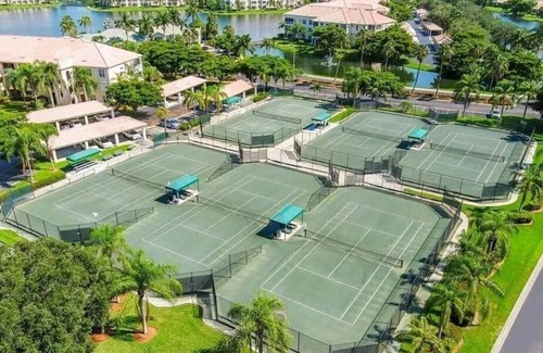 Tropical Cove Condo | Fall Country Club Golf Promotion! 2 Bed/Bath Beautiful Condo in Ft Myers