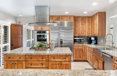 Vista Las Palmas House | Fall Dates Available! Home with Private Dual Tennis & Pickleball Court & Beautiful Mountain