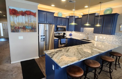 Hollister Condo | Fall Dates open! Luxury Lakefront Condo! 2 King Beds/2 New Baths, What A View!