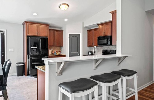 Midland House | Fall Deal: 10% Off 3+ Night Stays Until Oct 31!