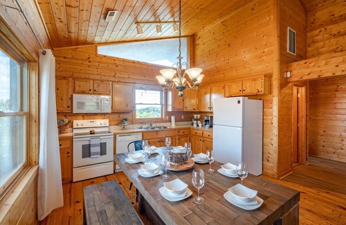 Sevierville Cabin | Fall DEAL! Hillside Mountain Views & Hot Tub!