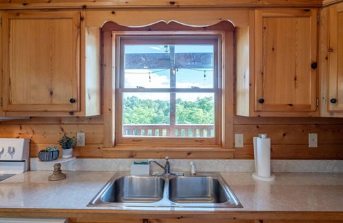 Sevierville Cabin | Fall DEAL! Hillside Mountain Views & Hot Tub!