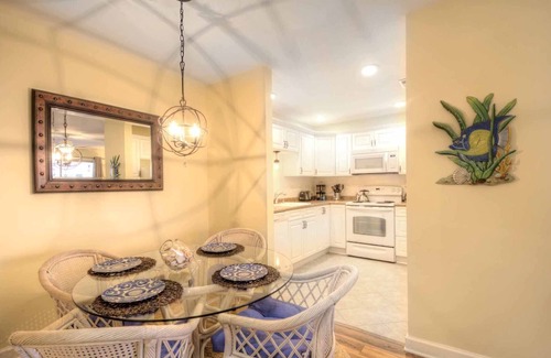 Demere Park Condo | FALL DEALS! GROUND FLOOR-CLOSE TO BEACH VILLAGE PIER RESTAURANTS. DOG FRIENDLY!