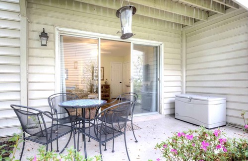 Demere Park Condo | FALL DEALS! GROUND FLOOR-CLOSE TO BEACH VILLAGE PIER RESTAURANTS. DOG FRIENDLY!