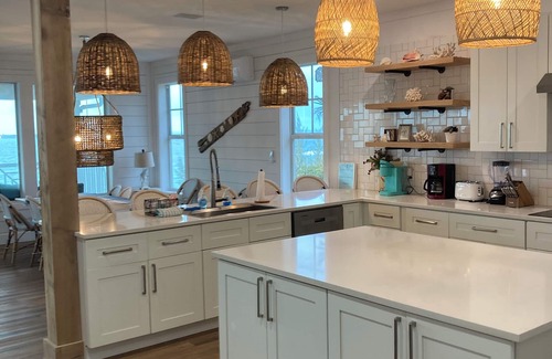 Great Guana Cay House | Fall Discount! Luxury Waterfront 6BR home, infinity pool, boat dock, kayak