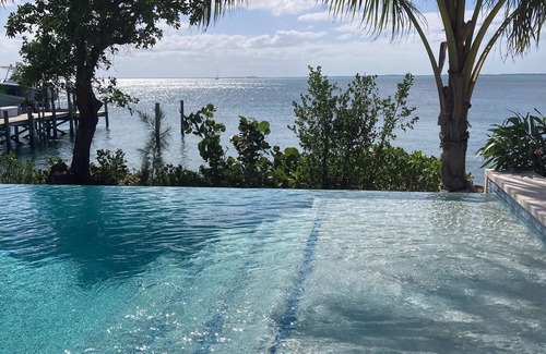 Great Guana Cay House | Fall Discount! Luxury Waterfront 6BR home, infinity pool, boat dock, kayak
