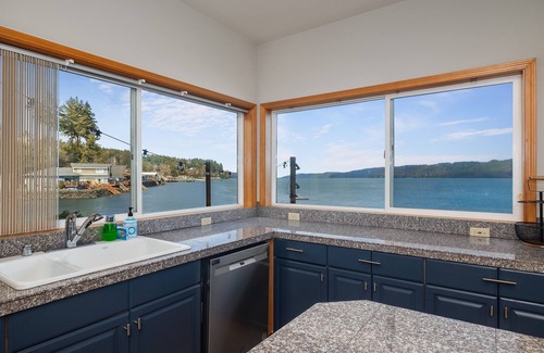 Hoodsport House | FALL Discounted Prices | Private Beach | Kayak | EV Chargers