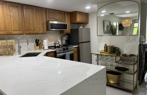 Park Shore Condo | Fall Discounts Naples Park Shore Resort Penthouse Hog Fish Harry’s