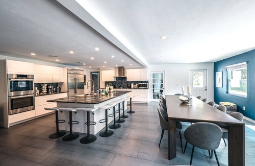Dunedin Villa | Fall Escape - Luxury Private 7BR Lakeside Villa with heated Pool, Putting Green