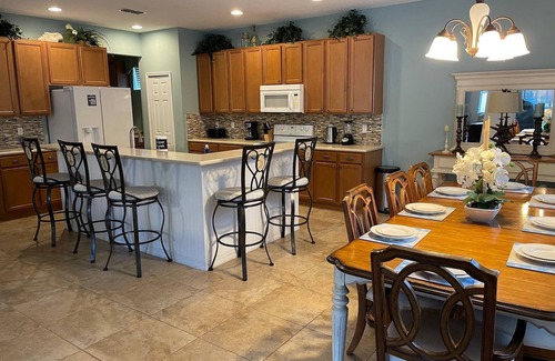 Bellavida House | Fall Escape | Near Disney & Epic Universe