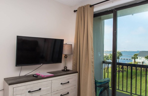 Mary Esther Condo | Fall Escape Special - 15% off through October!