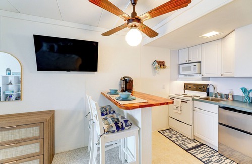 Midtown Ocean City Apartment | Fall Escape: Walk to Beach & Ocean City Hot Spots