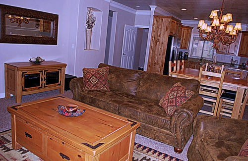 Ogden Condo | Fall Extreme Special! Snowbasin Lakeside Romantic Getaway. Hot Tub, Garage.