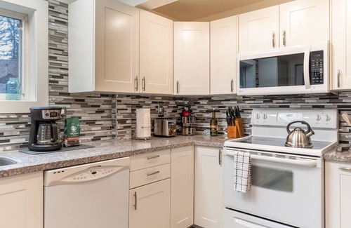 Marmot House | Fall family fun near Mt Hood with a hot tub! Hike! Bike! Ski!