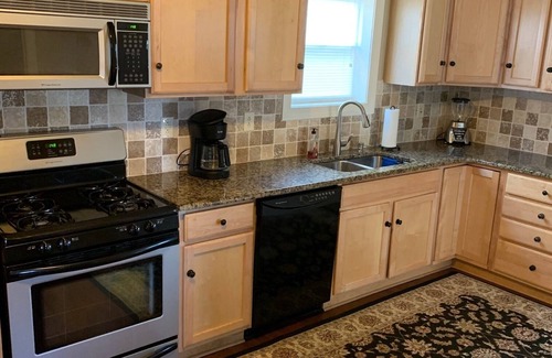 Auburn House | FALL FLASH SALE! 25% off Sept & Oct stays! Vacation Home Rental on Owasco Lake