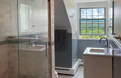 Tannersville Other | Fall foliage and snow are coming! Hot tub, Gourmet kitchen, views everywhere!