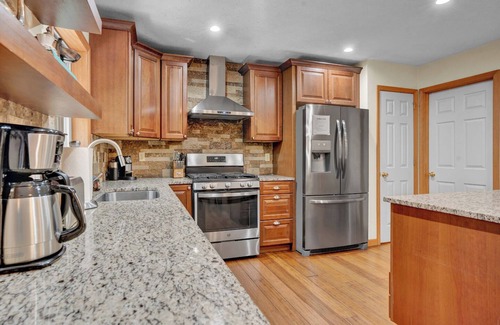 Gouldsboro Ski Chalet | Fall Foliage by the Lake: Hot Tub, Private Sauna, Pets OK! near Hiking & Parks