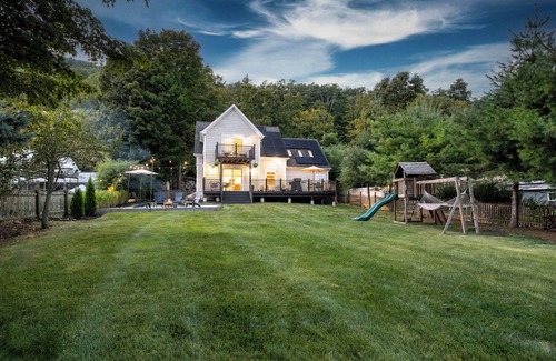 Greenwood Lake House | FALL FOLIAGE GETAWAY. HUDSON VALLEY LAKEFRONT 50mi from NYC. @thelakehousegwlny