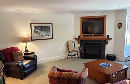 Stratton Mountain Condo | Fall Foliage 🍁 Special 🍁Stratton Slopeside Condo at The Landmark!