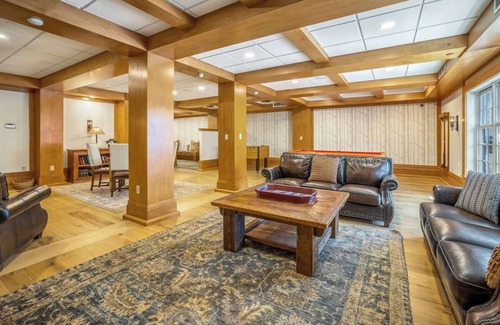 Stratton Mountain Condo | Fall Foliage 🍁 Special 🍁Stratton Slopeside Condo at The Landmark!