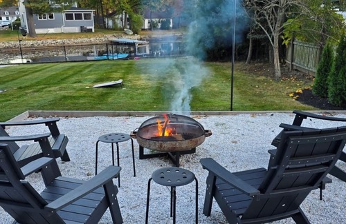 Greenwood Lake House | FALL GETAWAY. HUDSON VALLEY LAKEFRONT 50mi from NYC. @thelakehousegwlny