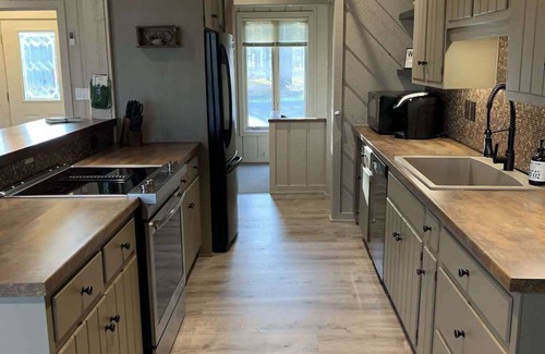 Bellaire House | Fall Golf & Colors: New Listing accommodates 10