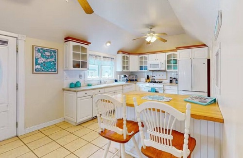 Buzzards Bay House | Fall/Holiday 25 & Summer 26 Open. 1 Hr to Gillette FIFA World Cup. Walk 2 Beach!