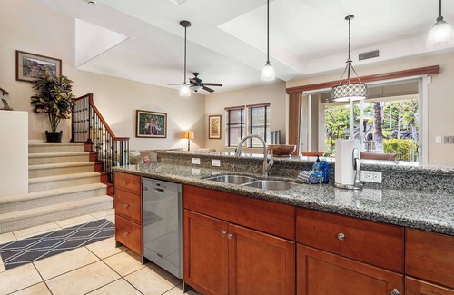 Kamuela House | Fall in Hawaii! See Our Location!.Read Our Reviews!.So Many Extras!