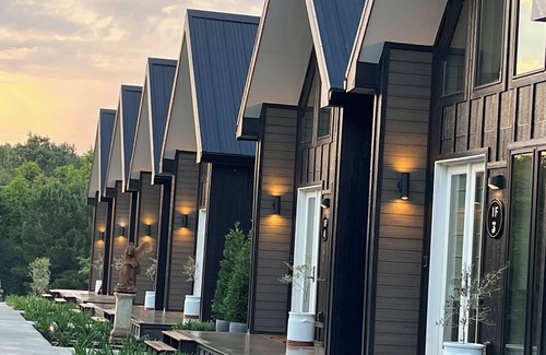 Carriere Cottage | Fall in LOVE with The Infinity Stay Collection and enjoy the Magic it offers.