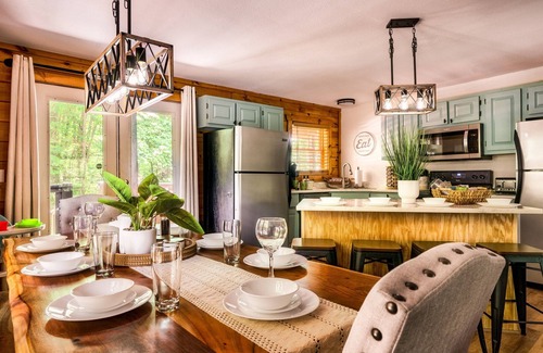 Pigeon Forge Cabin | Fall Retreat |5-star Location |2min2Pkwy |Hot Tub