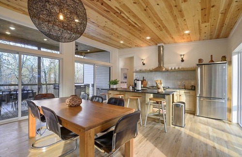 Broken Bow Cabin | Fall Retreat | Heated Pool, Sport Court + Hot Tub