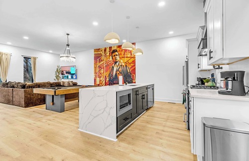 Hurwood Heights House | Fall rooftop deck hot tub, outdoor kitchen, game zone near Geodis Park