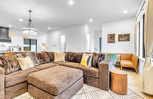 Hurwood Heights House | Fall rooftop deck hot tub, outdoor kitchen, game zone near Geodis Park