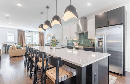 Talbot's Corner House | Fall rooftop fire pit, skyline views, chef’s kitchen near Broadway