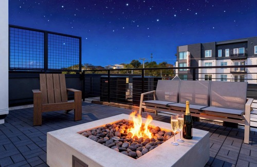 Talbot's Corner House | Fall rooftop fire pit, skyline views, chef’s kitchen near Broadway