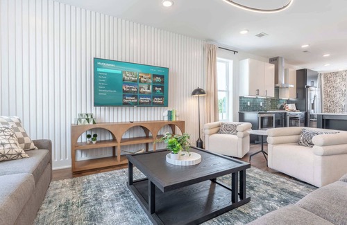 Talbot's Corner House | Fall rooftop fire pit, skyline views, chef’s kitchen near Broadway