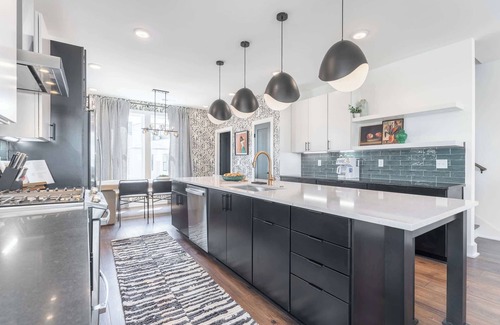 Talbot's Corner House | Fall rooftop fire pit, skyline views, chef’s kitchen near Broadway