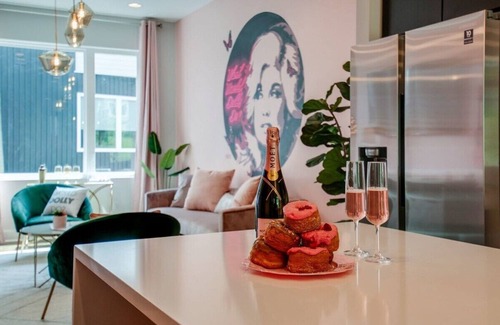 Nashville House | Fall rooftop skyline, Opry karaoke, chef’s kitchen near Broadway & Ryman