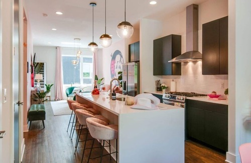 Nashville House | Fall rooftop skyline, Opry karaoke, chef’s kitchen near Broadway & Ryman