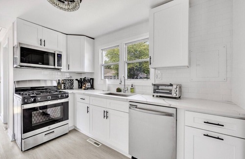 Milford House | Fall Sale| Beach Bungalow | Walk2Beach| Pet| Pkg