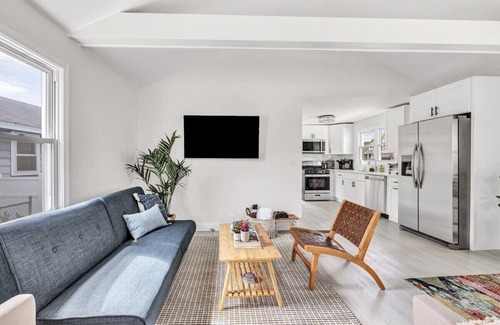 Milford House | Fall Sale | Cozy Bungalow | Walk2Beach| Pet| Pkg