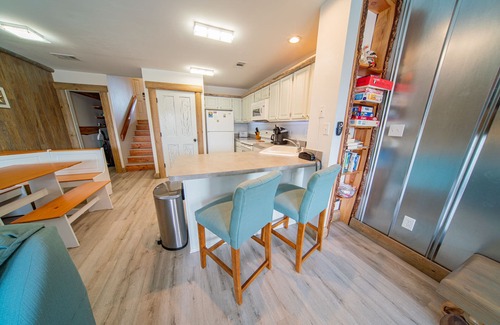 East End House | FALL SAVINGS! 1BR/1BA Pet-Friendly Townhome, Near State Park