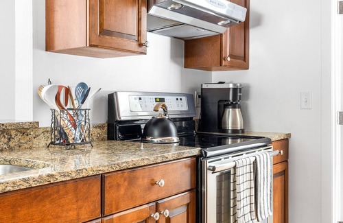 Wilmington House | Fall SoVT Retreat - Hot Tub, Fire Pit, Pet friendly - MTN Biking - Hiking