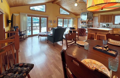 Ely Cabin | Fall Specials! Bright & Cheery Lakeside House on Bear Island Lake with dock!